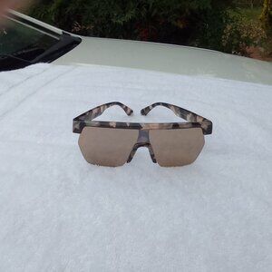 Best-selling special-designed cool-camo sunglass brand new